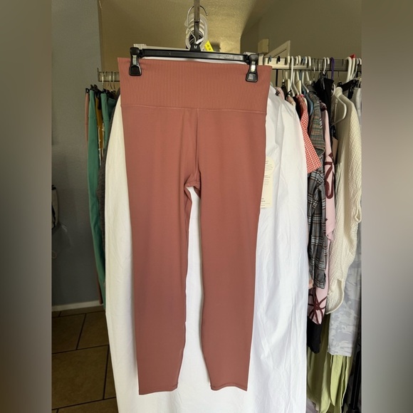 Vuori Rib Studio Legging Marsala Size Large NEW WITH TAGS - Picture 11 of 12